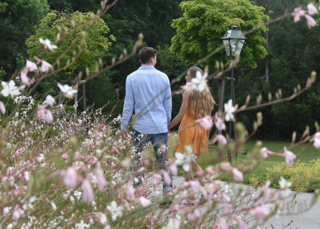 Pärchen im Schlosspark Garten