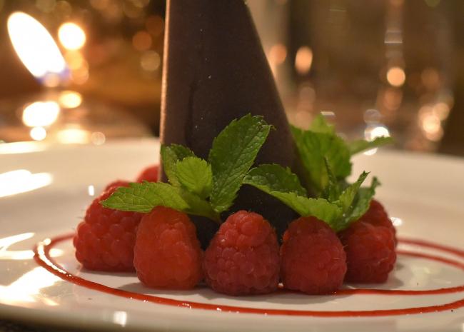 Schokospitz mit Beeren